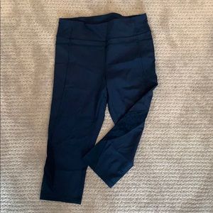 Lulu navy accent crops NWOT